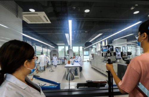 你好,北區(qū) 遇見石墨烯 370萬網(wǎng)友圍觀,直呼太神奇